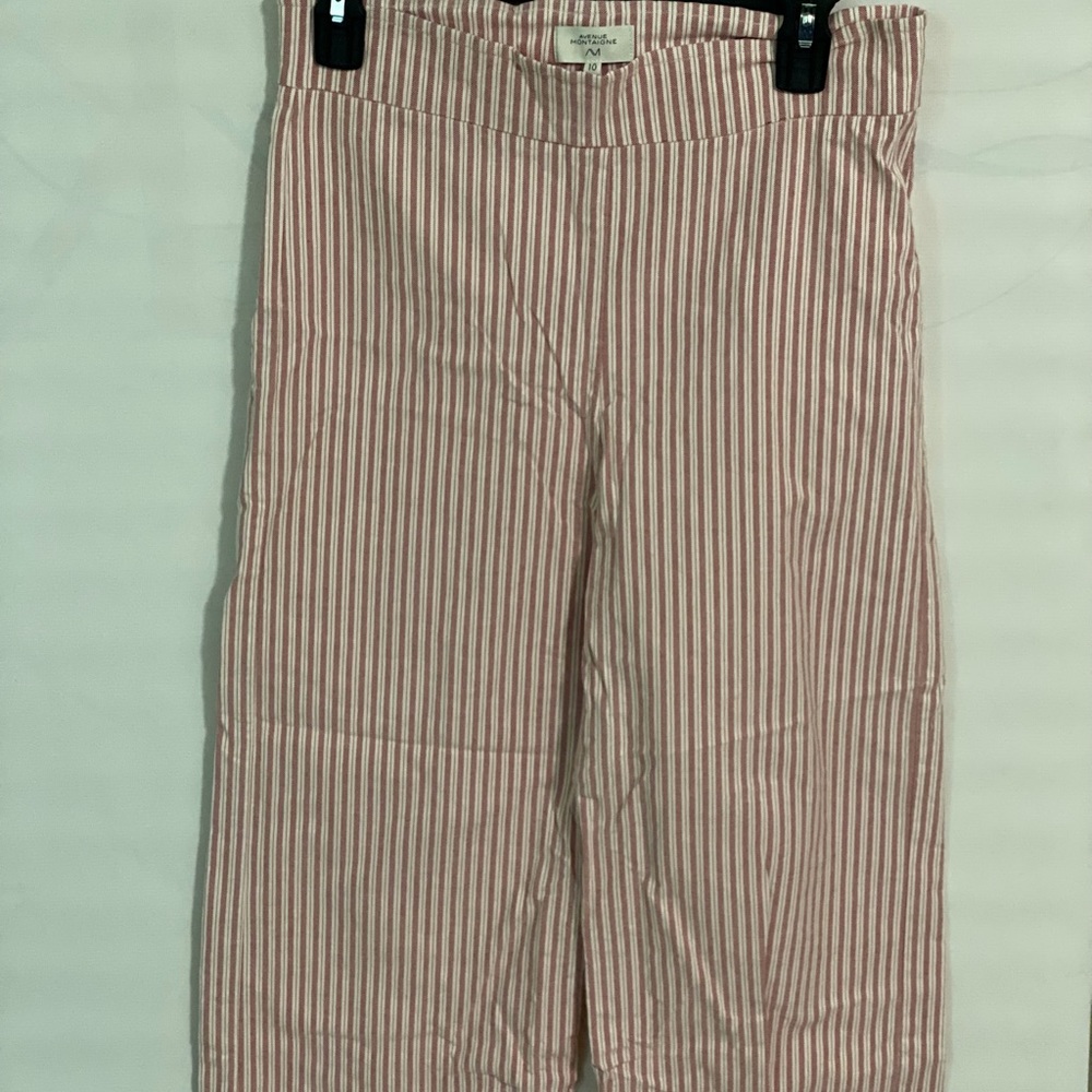 Red and white stripped Avenue Monotaigne pants. Size 10 (NWOT)